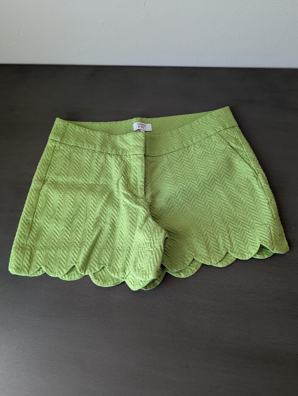 CROWN & IVY Neon Green Scalloped Hem Shorts Size 2 Textured